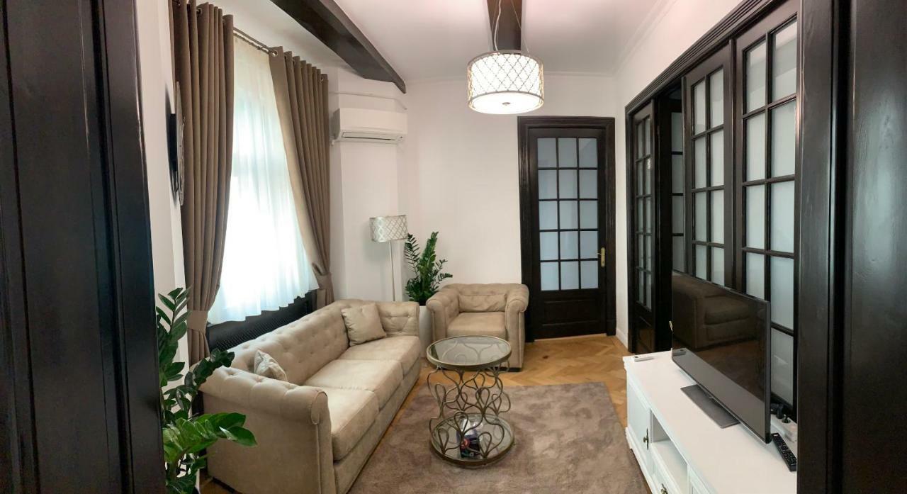 English Apartment Craiova Buitenkant foto